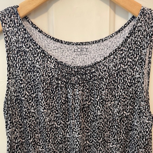 LOFT Tops - LOFT sleeveless top